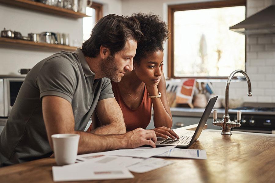 Bank-of-Bozeman_Mortgage_FAQ Couple looking at Bank of Bozeman's FAQs on laptop